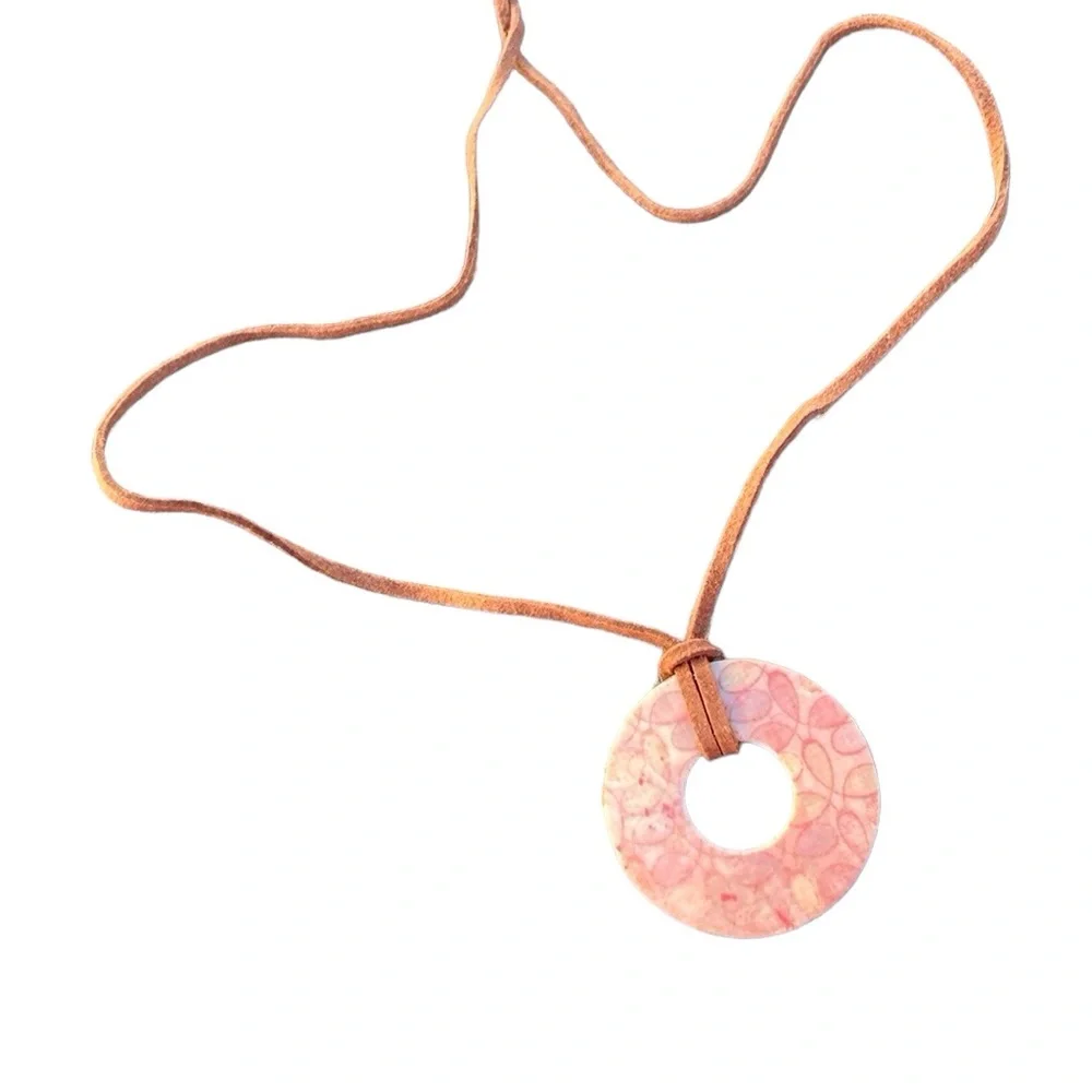 Necklace Leather With Pink Pendant vintage 80’s 22” long